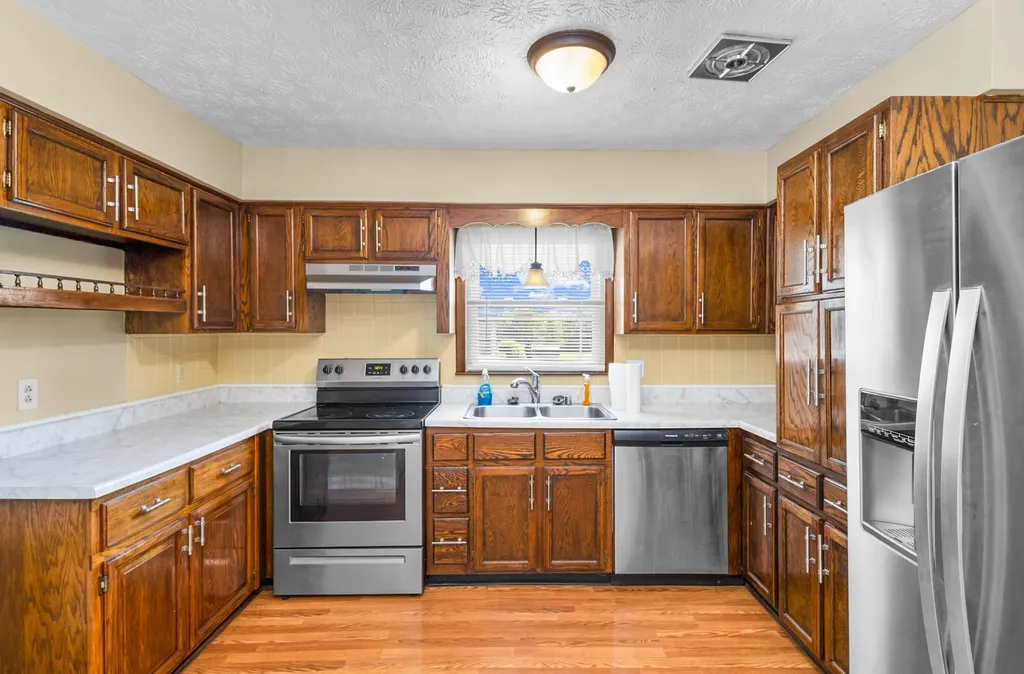 2015 Old Whitley Road London KY 40744