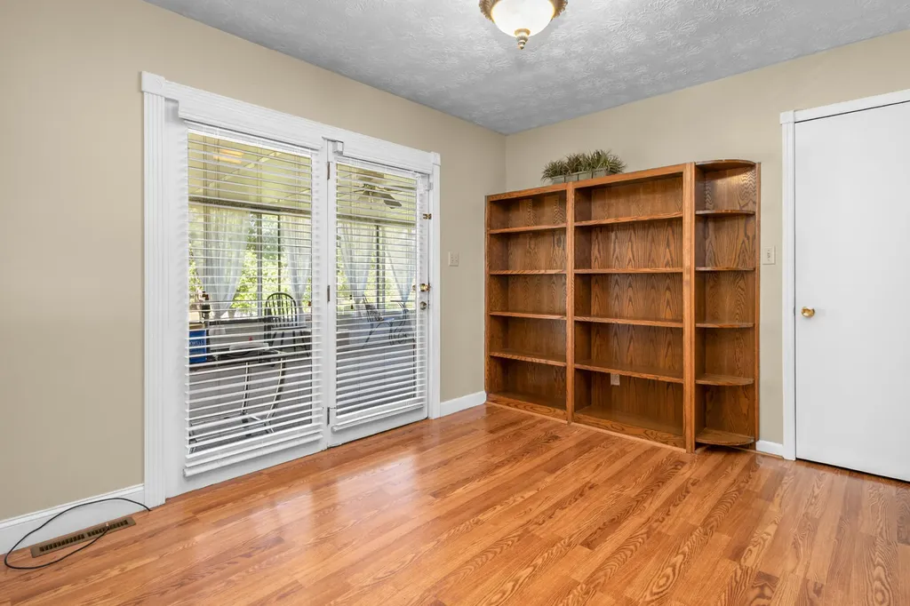 2015 Old Whitley Road London KY 40744