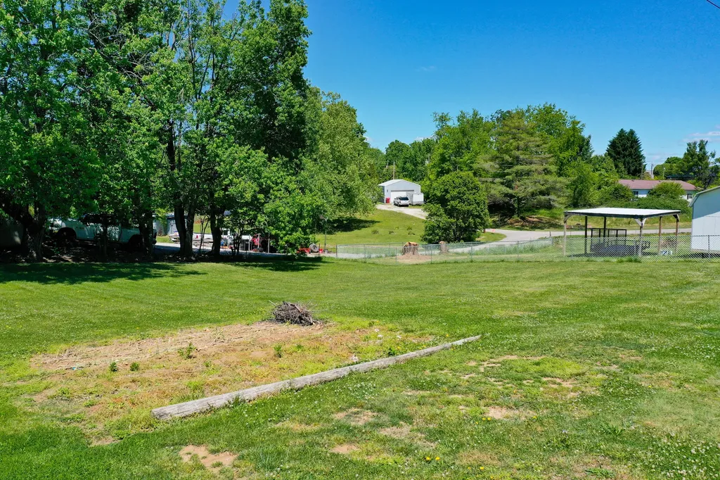 2015 Old Whitley Road London KY 40744