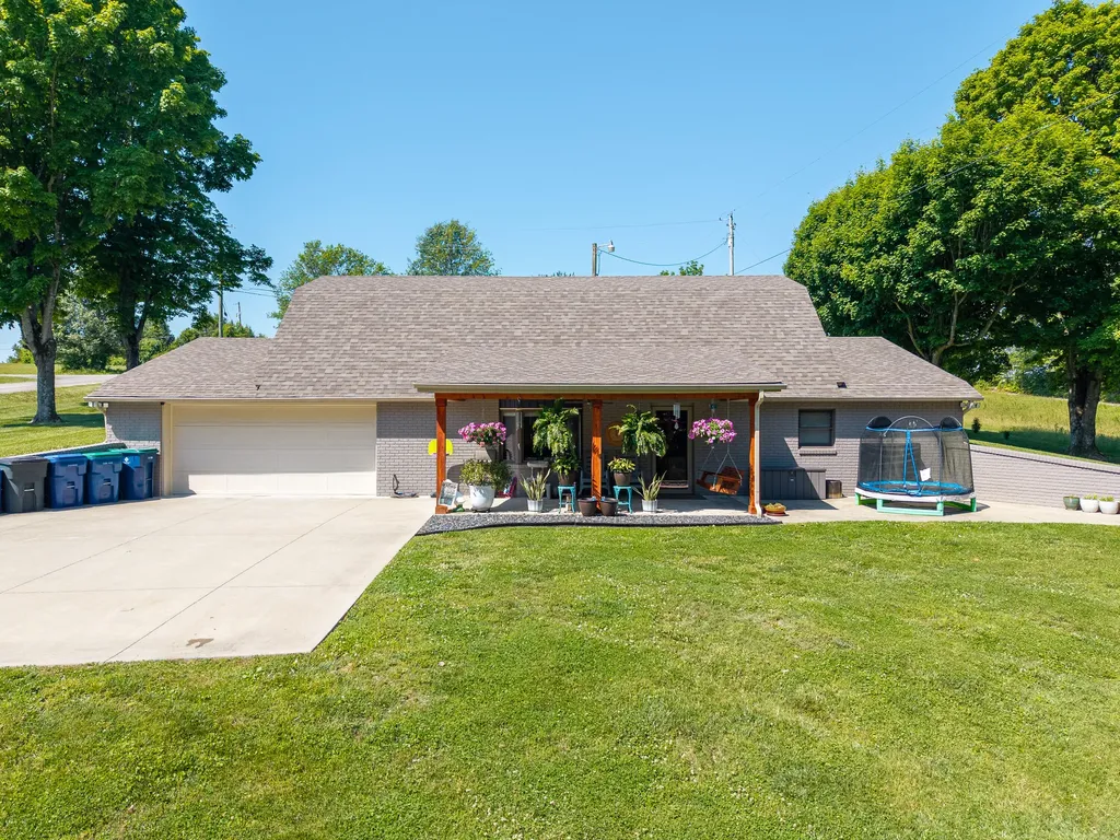 160 W Meadow Drive Nancy KY 42544