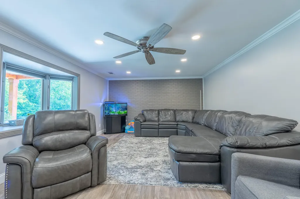160 W Meadow Drive Nancy KY 42544