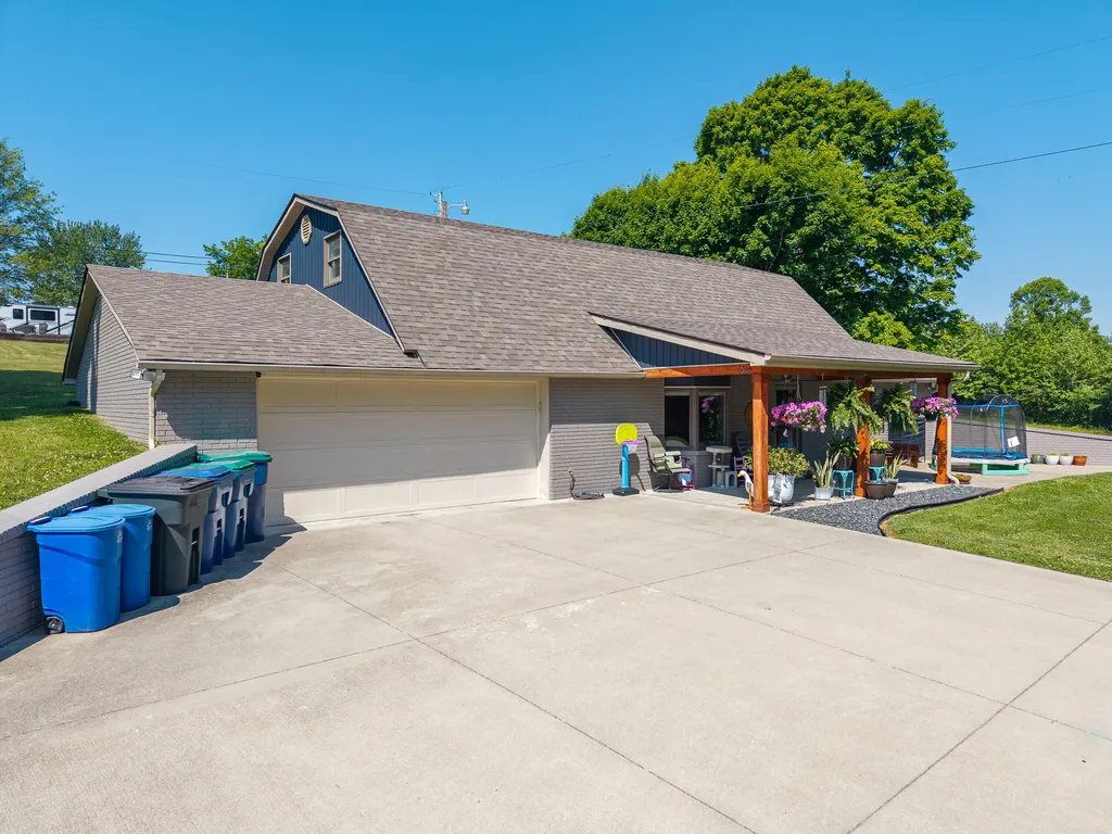 160 W Meadow Drive Nancy KY 42544