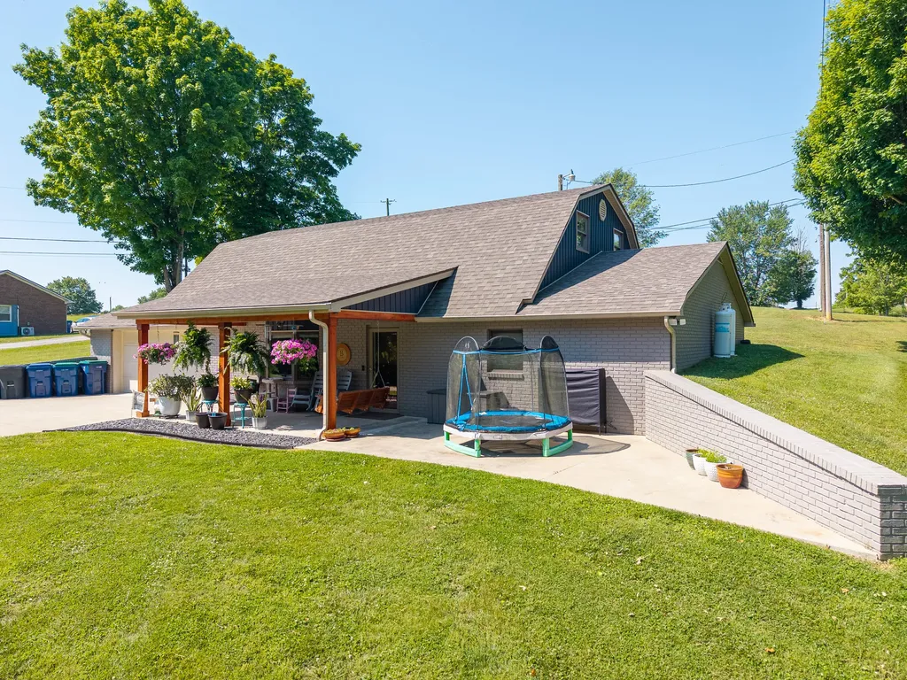 160 W Meadow Drive Nancy KY 42544