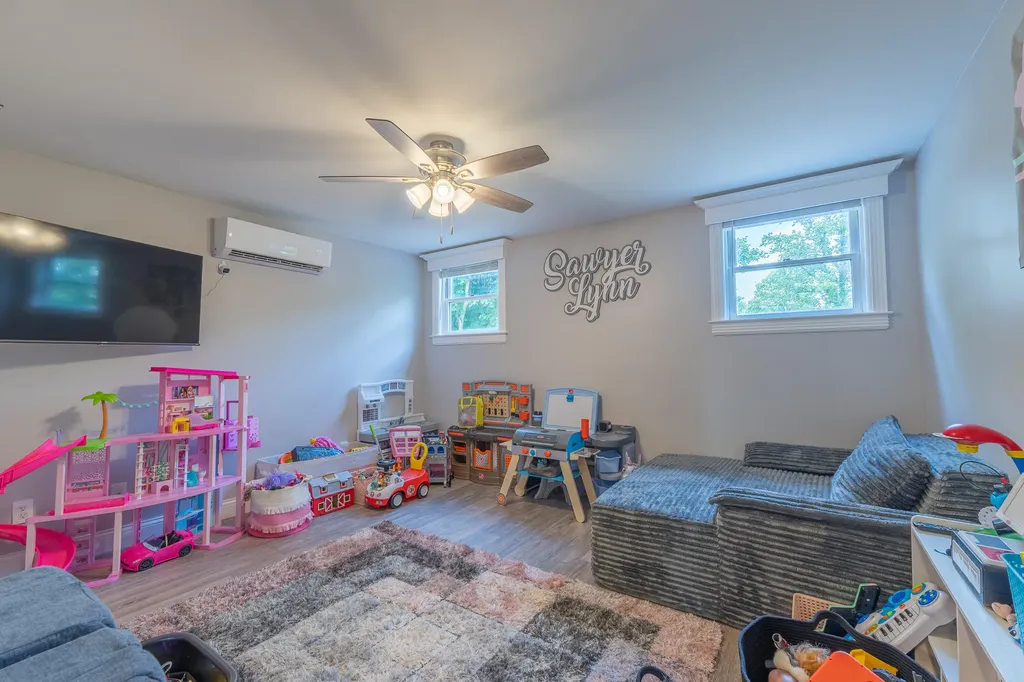 160 W Meadow Drive Nancy KY 42544
