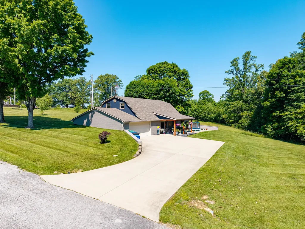 160 W Meadow Drive Nancy KY 42544