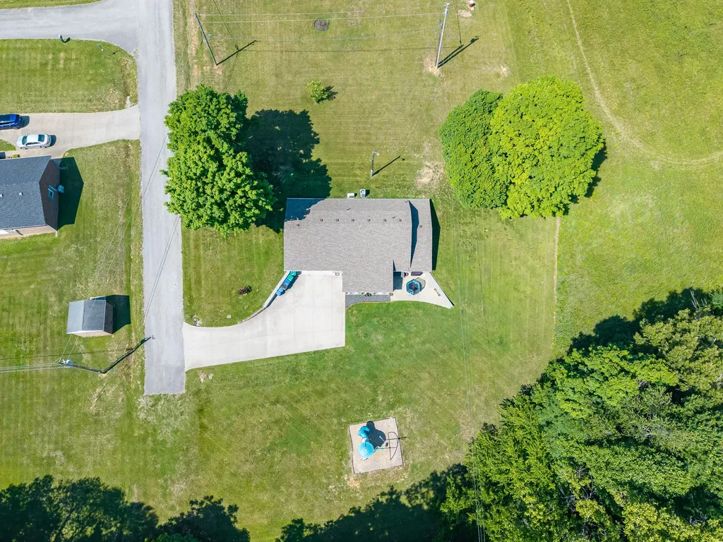 160 W Meadow Drive Nancy KY 42544