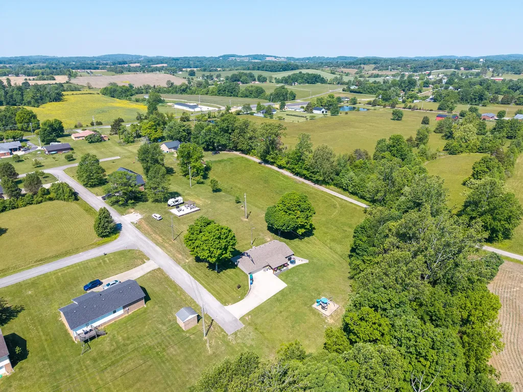 160 W Meadow Drive Nancy KY 42544