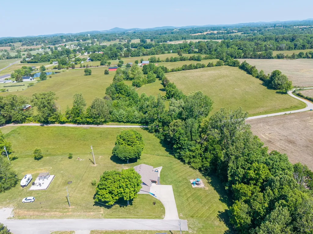 160 W Meadow Drive Nancy KY 42544