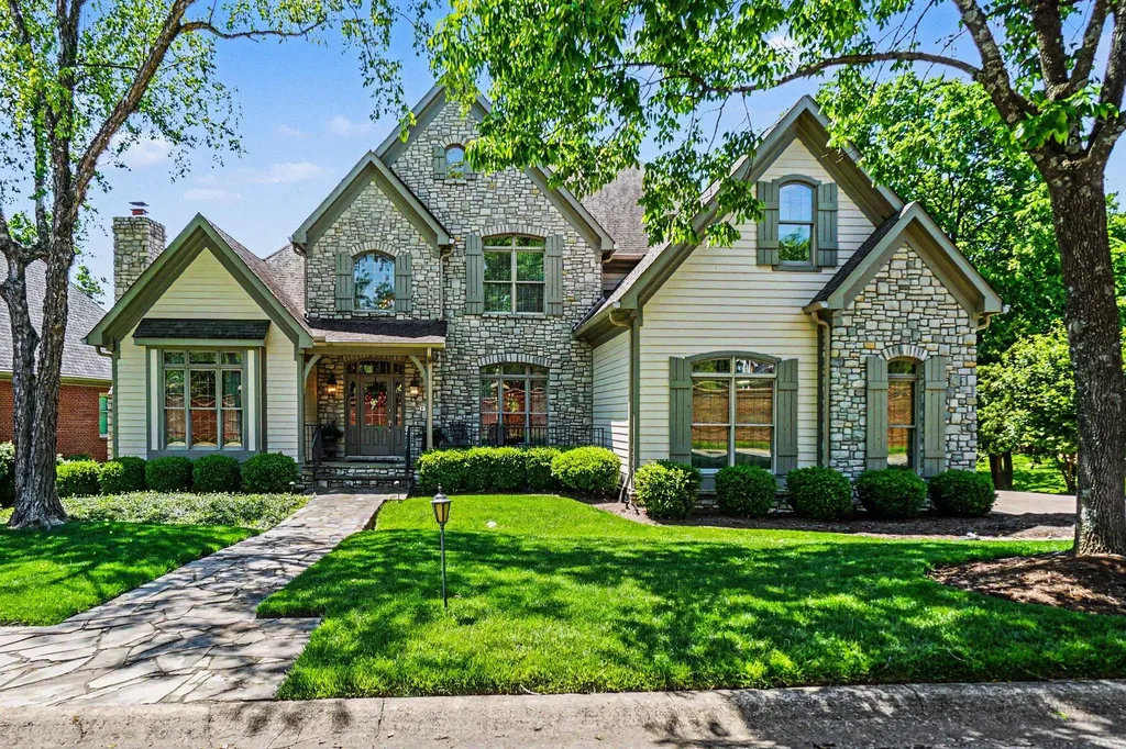 4827 Faulkirk Lane Lexington KY 40515