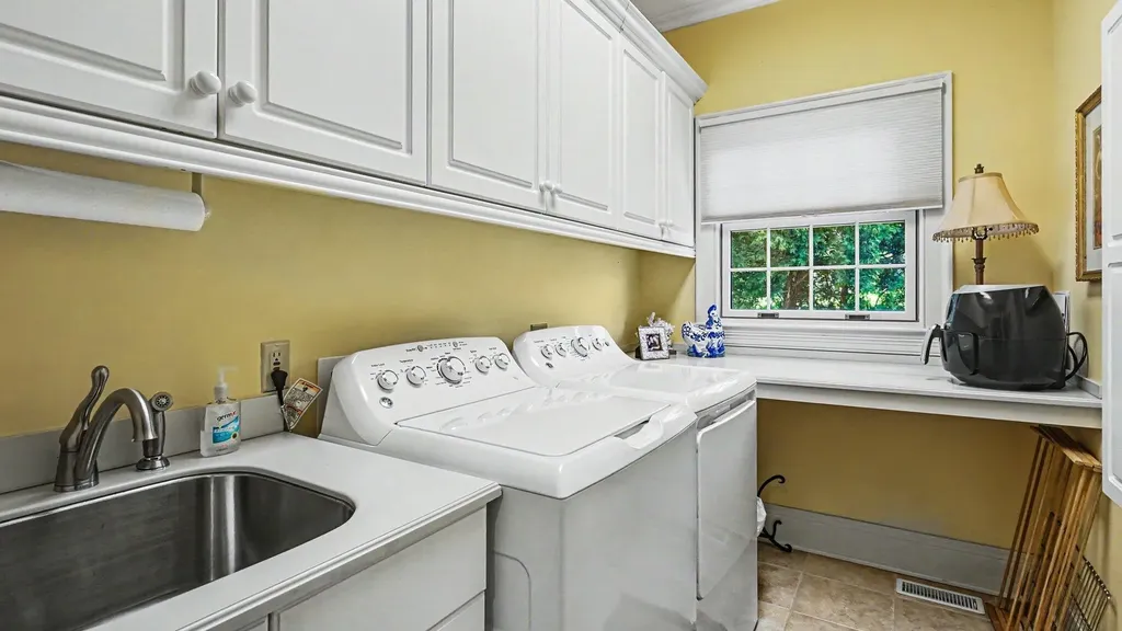 4827 Faulkirk Lane Lexington KY 40515