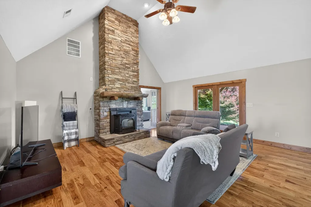 3040 Perry Rogers Road Lancaster KY 40444