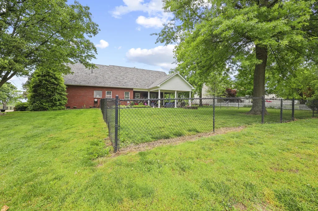 1869 Clintonville Road Paris KY 40361