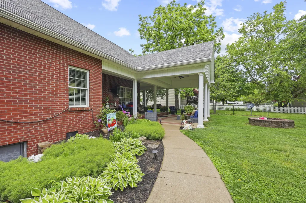 1869 Clintonville Road Paris KY 40361