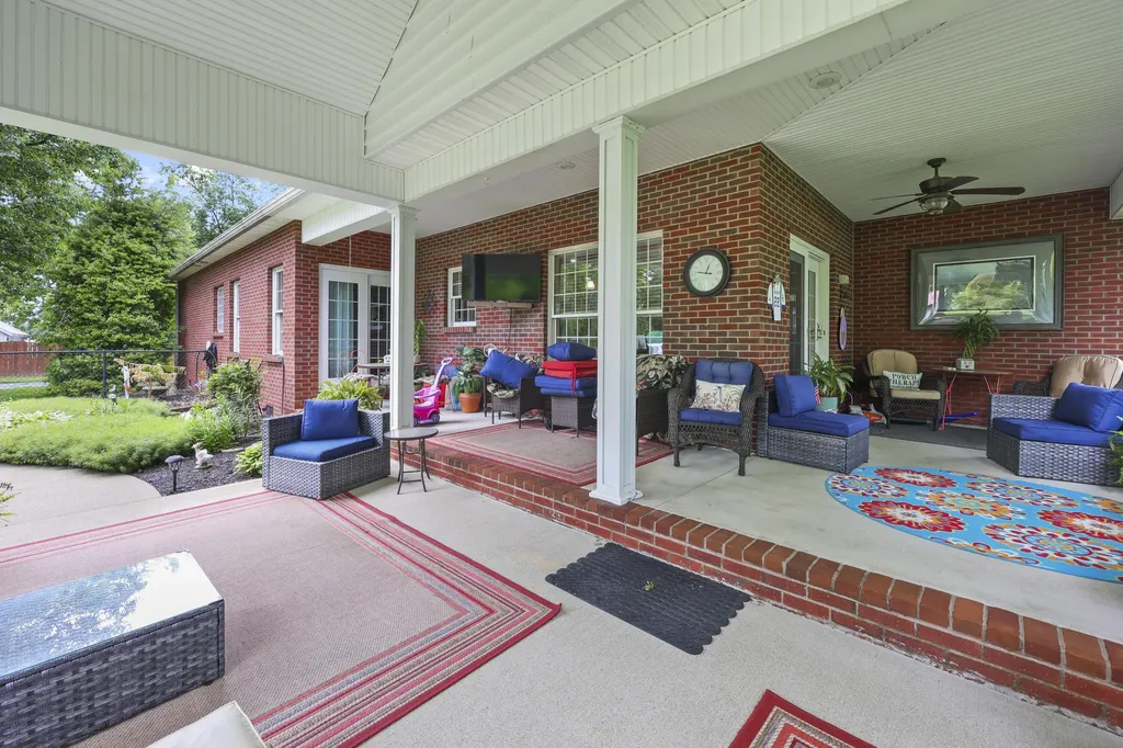 1869 Clintonville Road Paris KY 40361