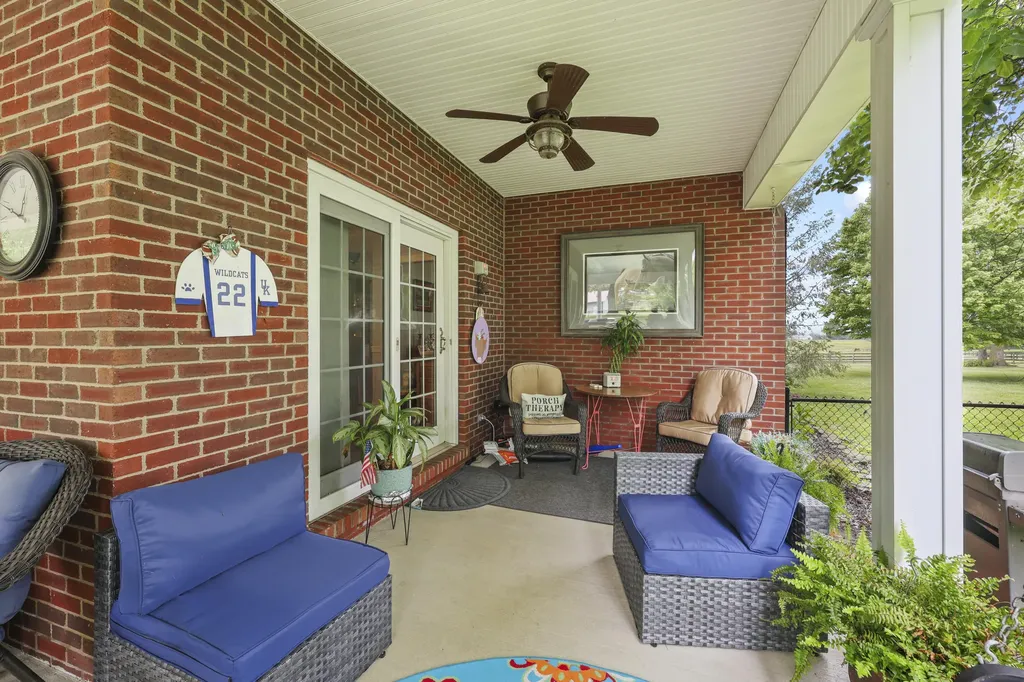1869 Clintonville Road Paris KY 40361