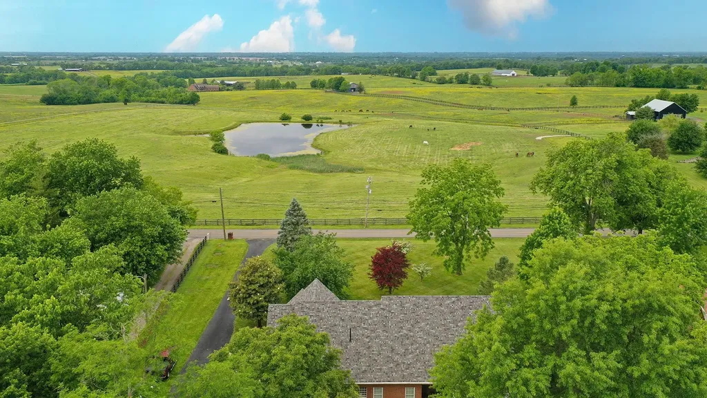 1869 Clintonville Road Paris KY 40361