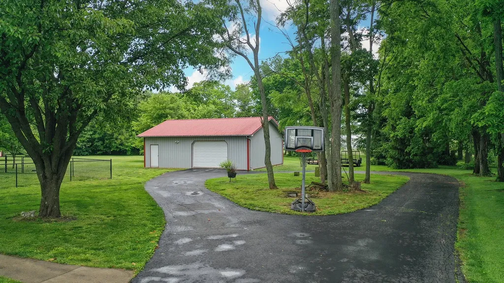 1869 Clintonville Road Paris KY 40361