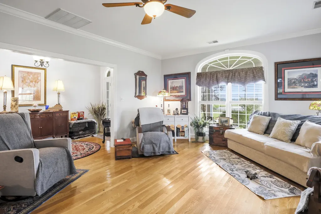1869 Clintonville Road Paris KY 40361