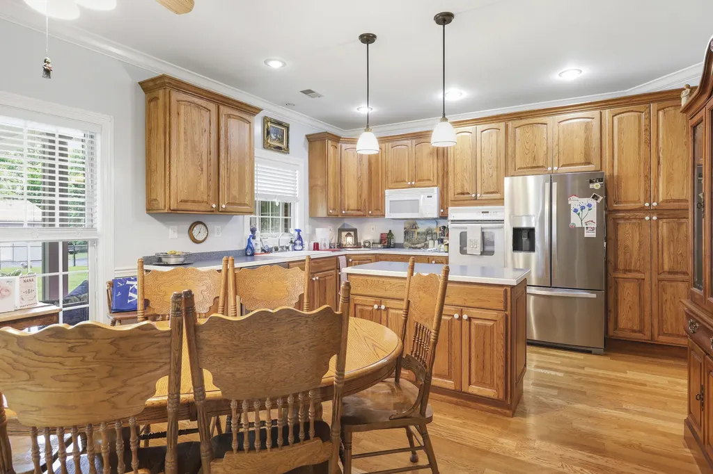 1869 Clintonville Road Paris KY 40361