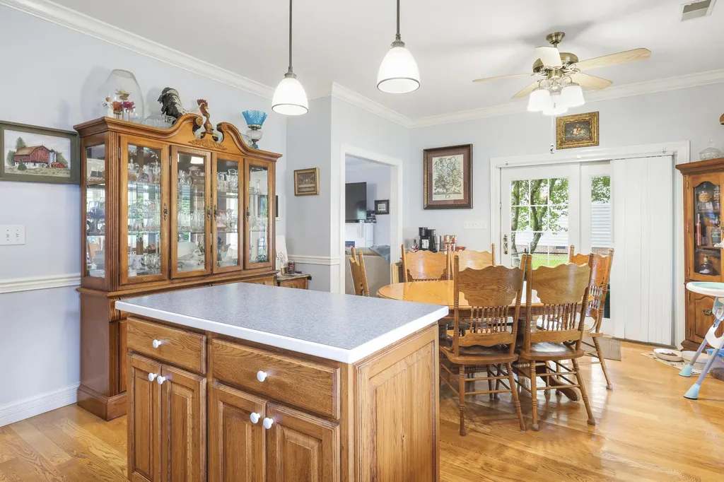 1869 Clintonville Road Paris KY 40361