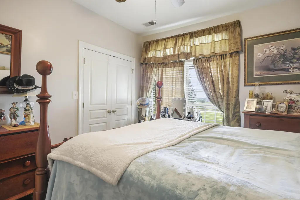 1869 Clintonville Road Paris KY 40361