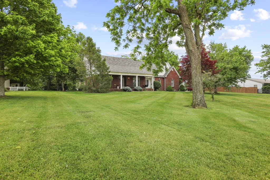 1869 Clintonville Road Paris KY 40361