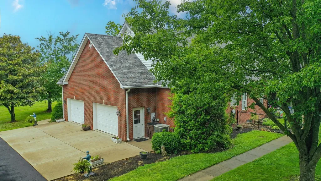 1869 Clintonville Road Paris KY 40361