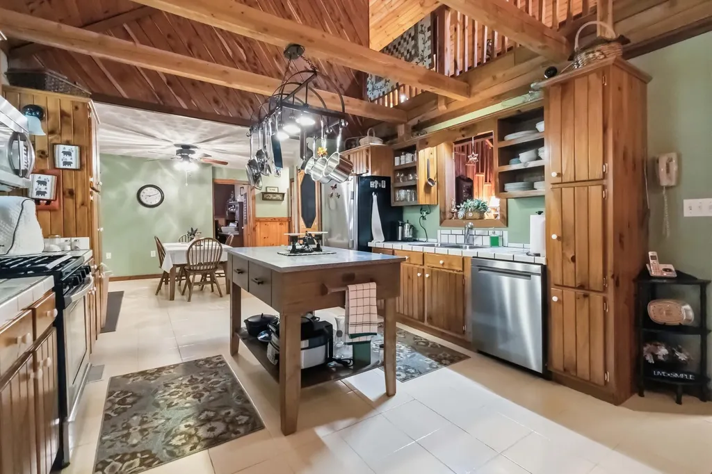 195 Kennedy Lane Whitley City KY 42653