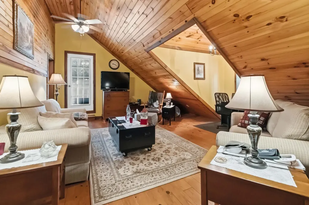 195 Kennedy Lane Whitley City KY 42653