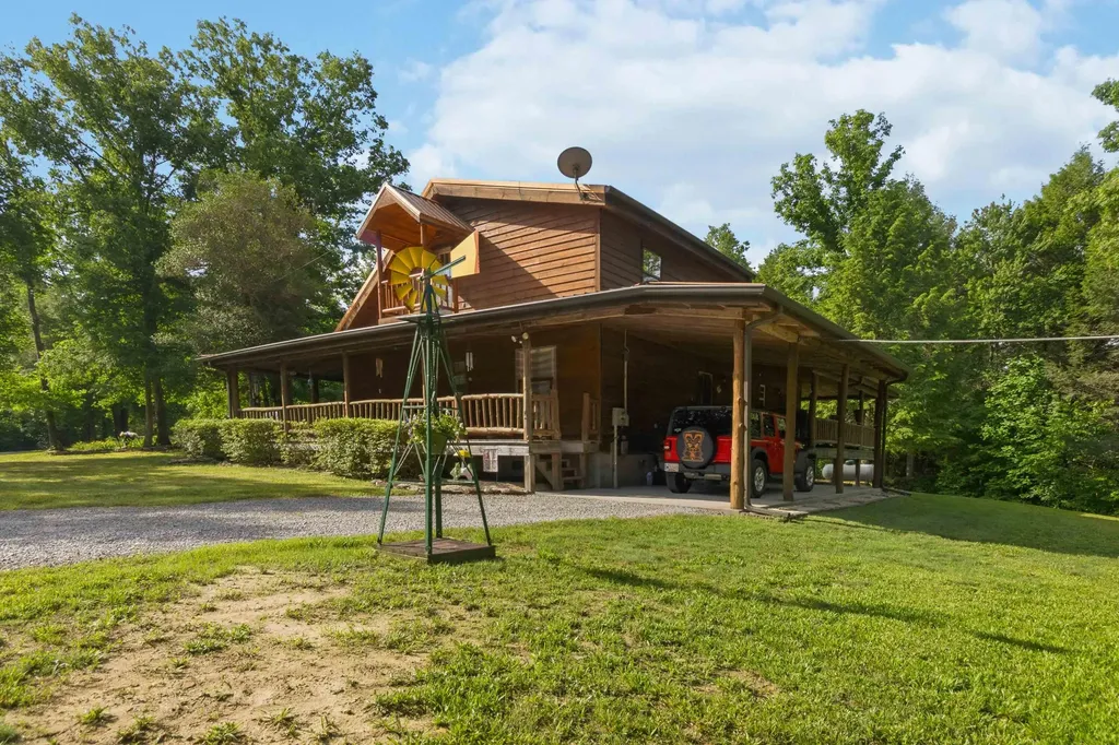 195 Kennedy Lane Whitley City KY 42653
