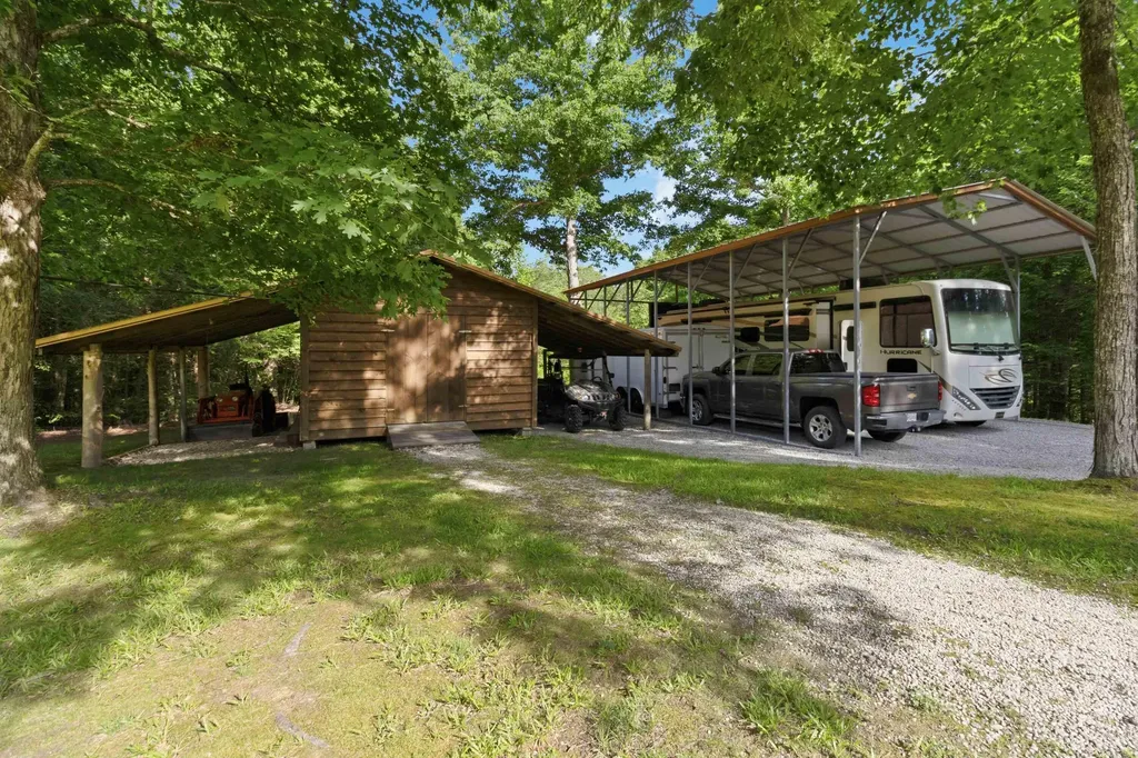 195 Kennedy Lane Whitley City KY 42653