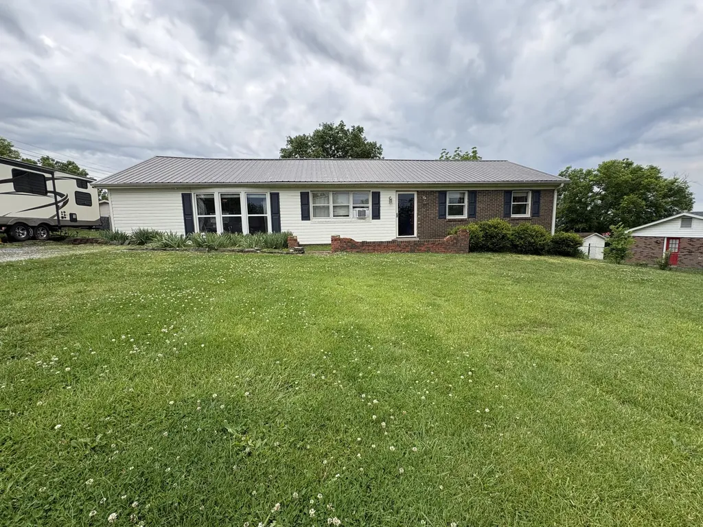 110 Hensley Heights Harrodsburg KY 40330