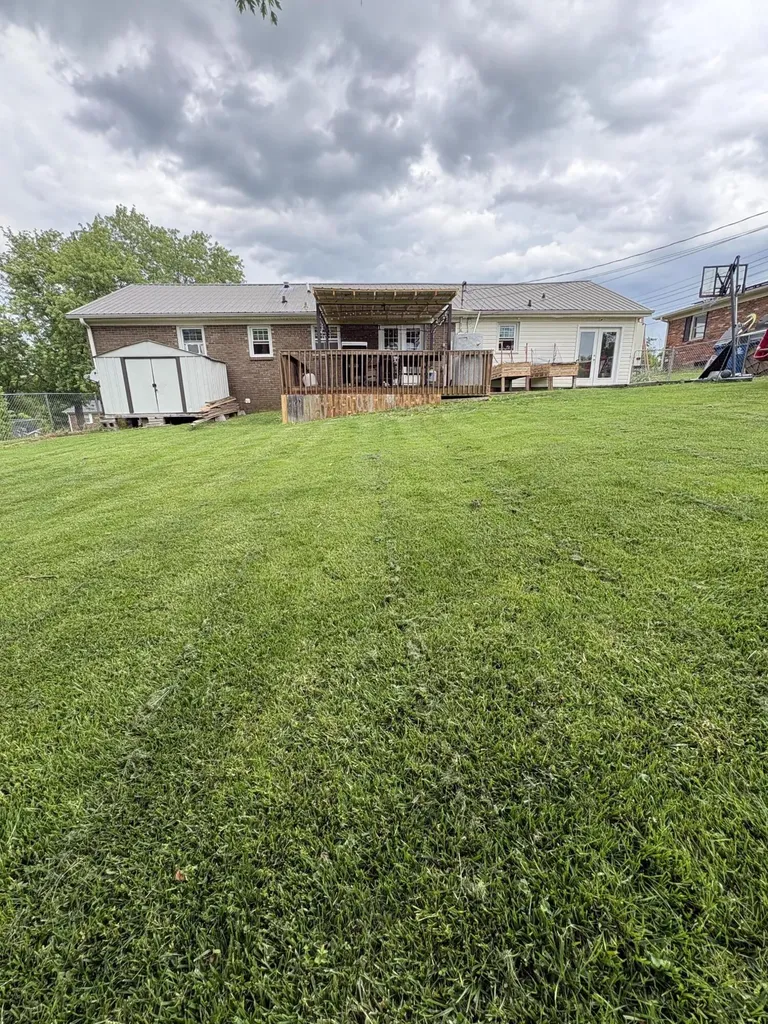 110 Hensley Heights Harrodsburg KY 40330