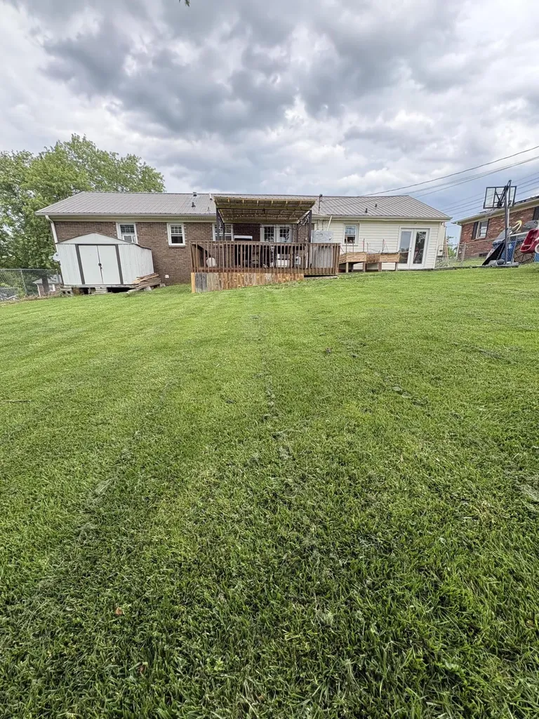 110 Hensley Heights Harrodsburg KY 40330