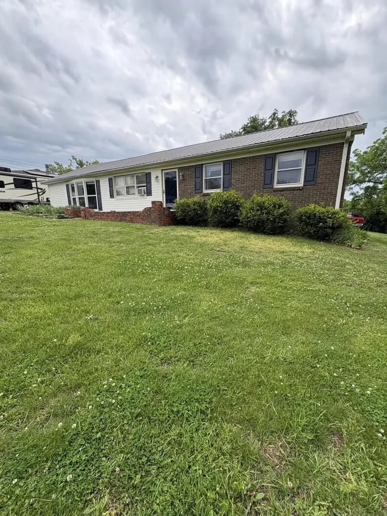 110 Hensley Heights Harrodsburg KY 40330