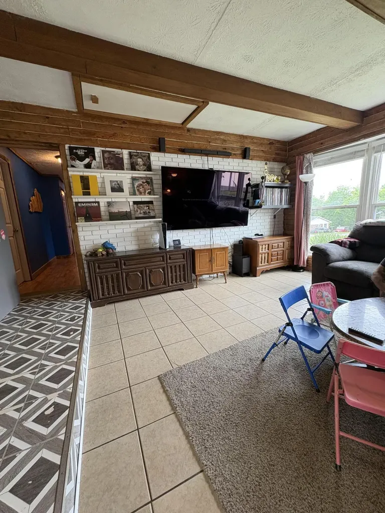 110 Hensley Heights Harrodsburg KY 40330