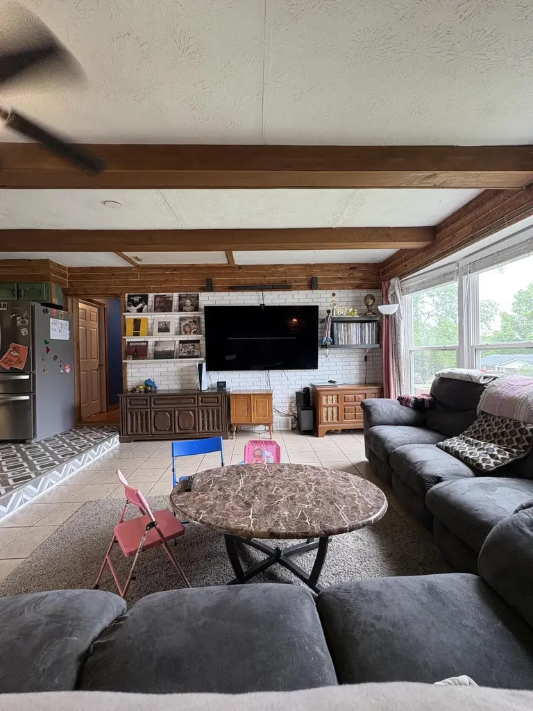 110 Hensley Heights Harrodsburg KY 40330