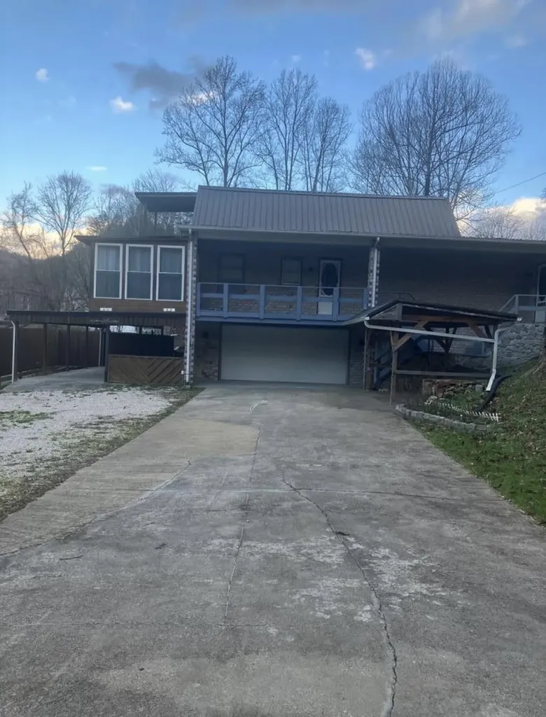 41 Woodland Paintsville KY 41240