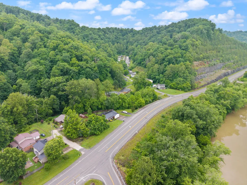 41 Woodland Paintsville KY 41240