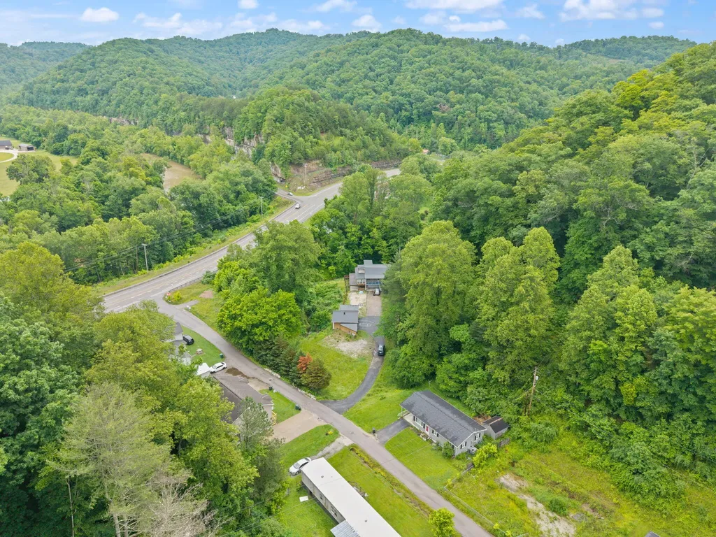 41 Woodland Paintsville KY 41240