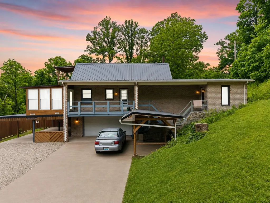 41 Woodland Paintsville KY 41240
