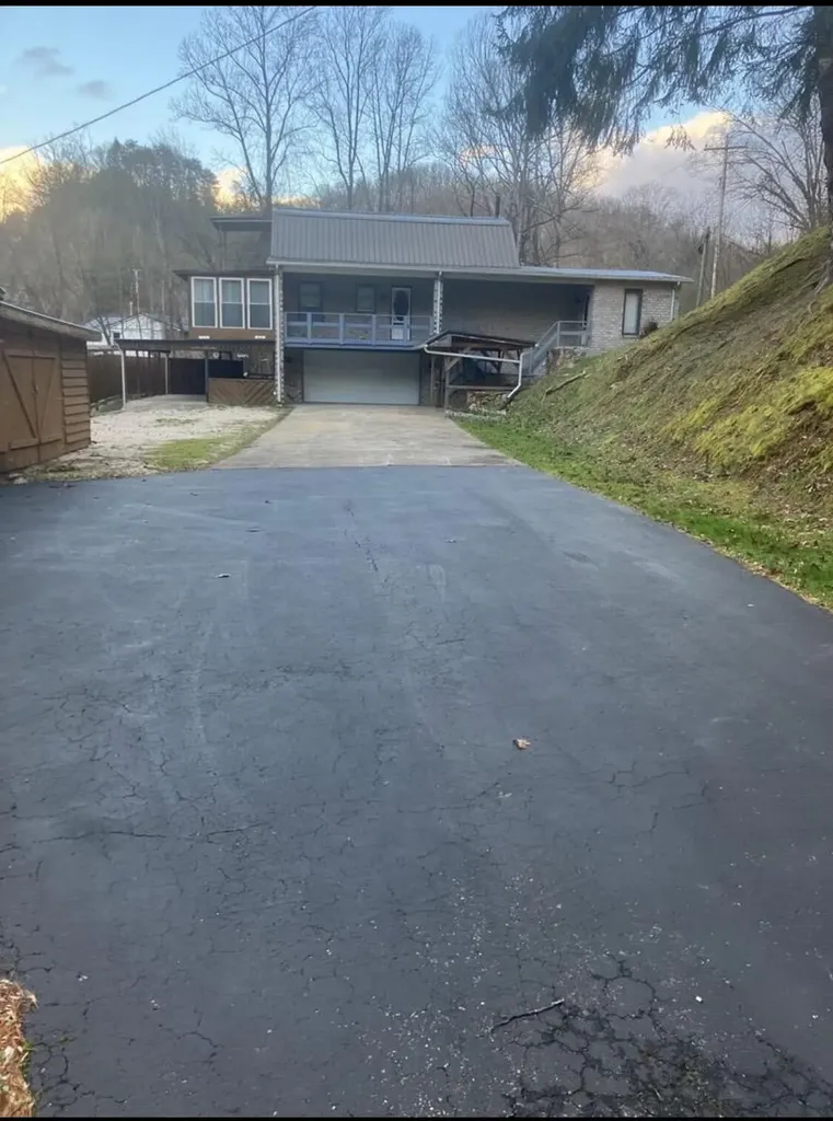 41 Woodland Paintsville KY 41240
