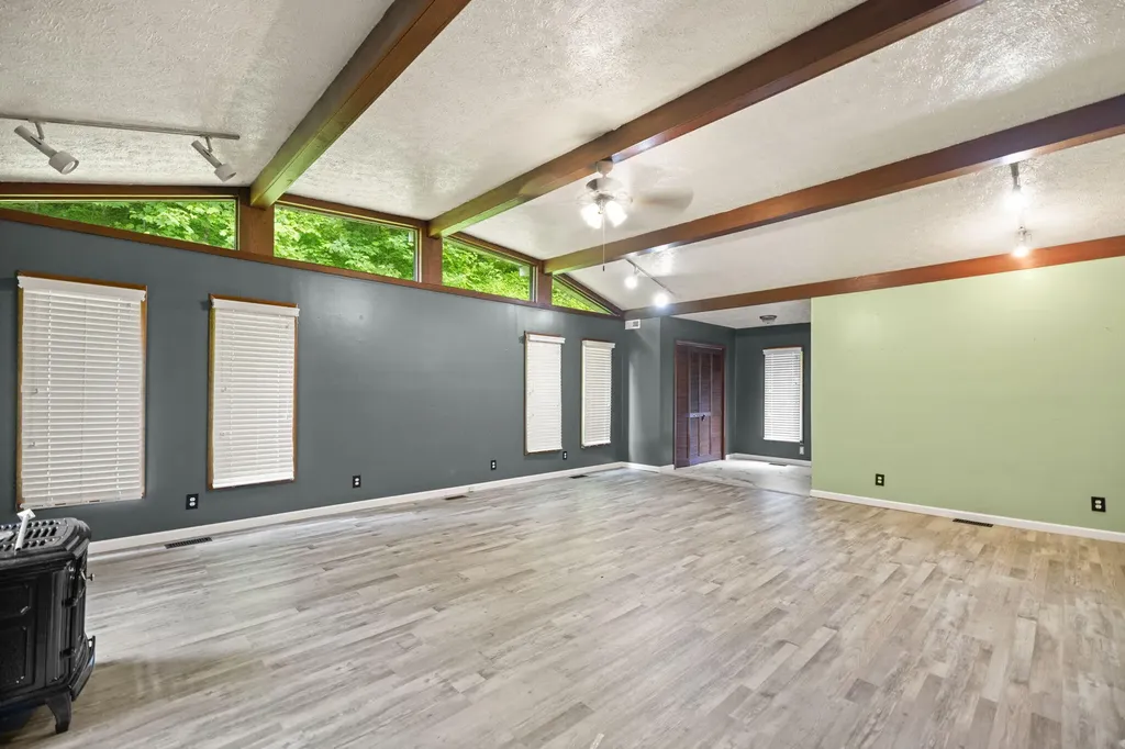 41 Woodland Paintsville KY 41240