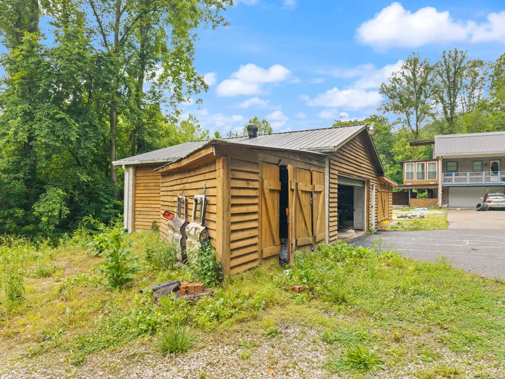 41 Woodland Paintsville KY 41240