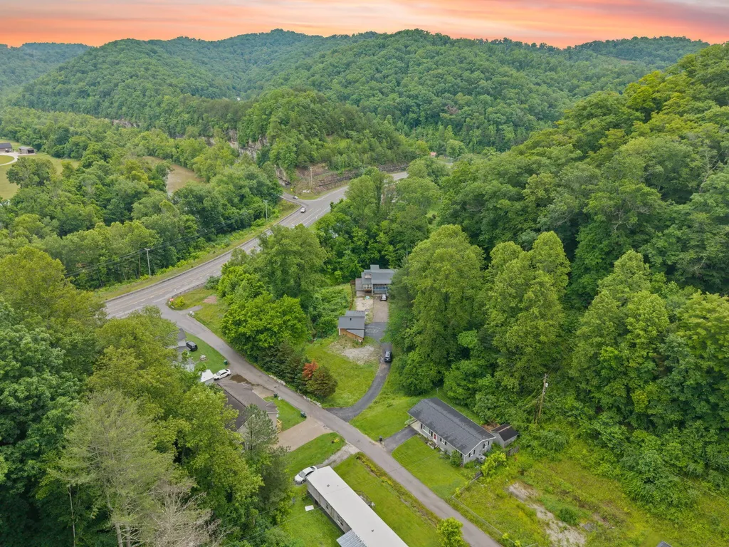 41 Woodland Paintsville KY 41240