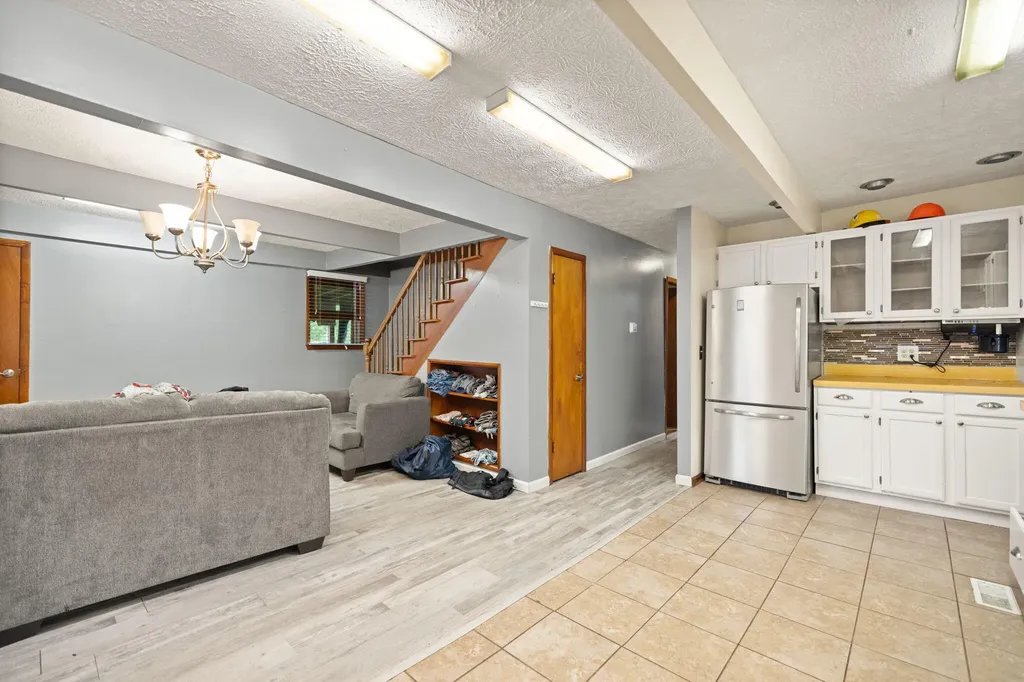 41 Woodland Paintsville KY 41240