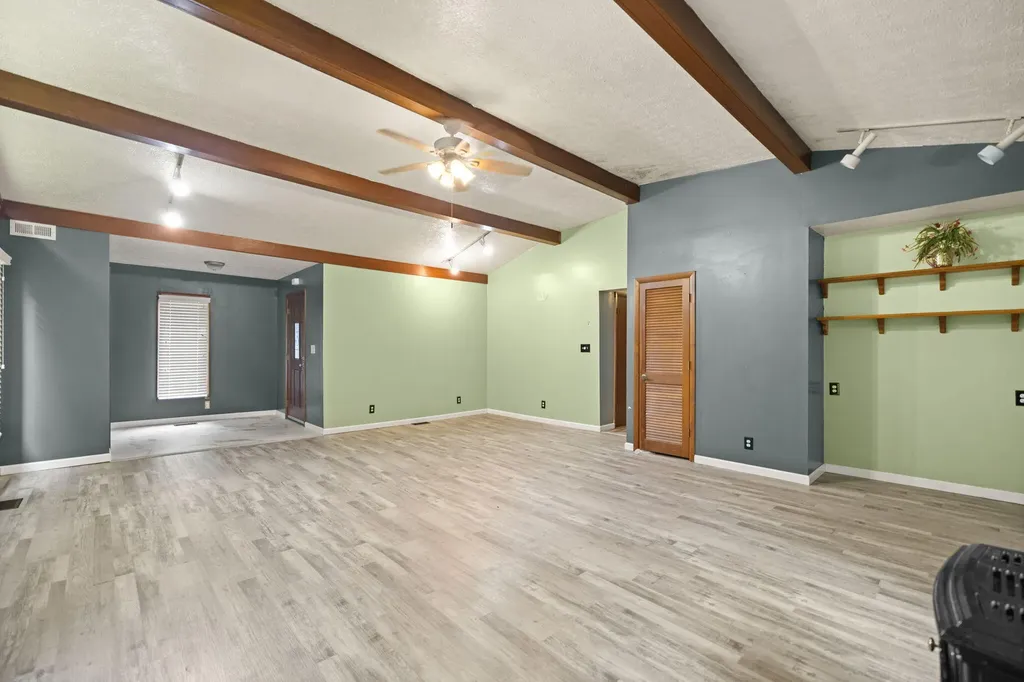 41 Woodland Paintsville KY 41240