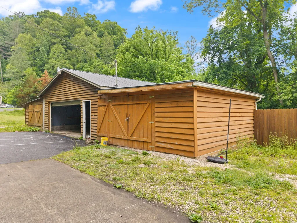 41 Woodland Paintsville KY 41240