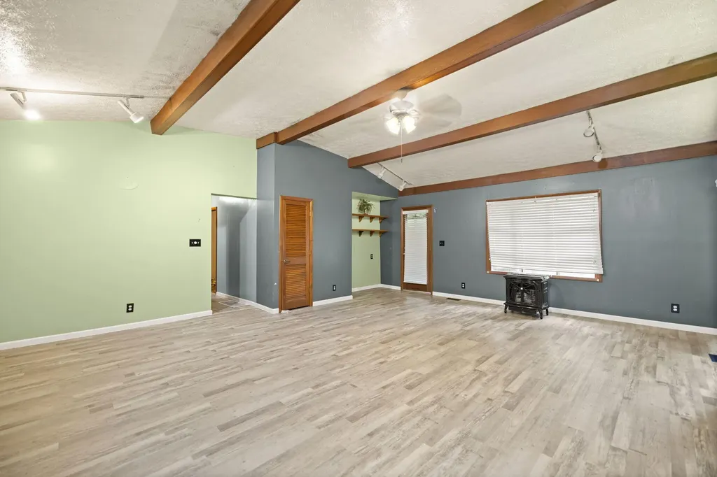 41 Woodland Paintsville KY 41240