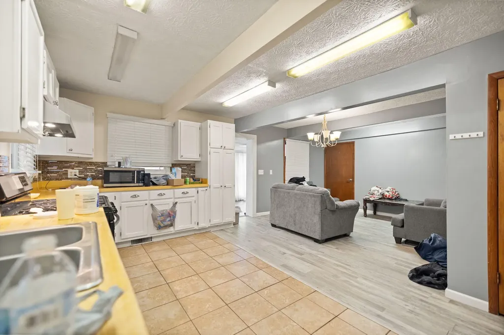 41 Woodland Paintsville KY 41240